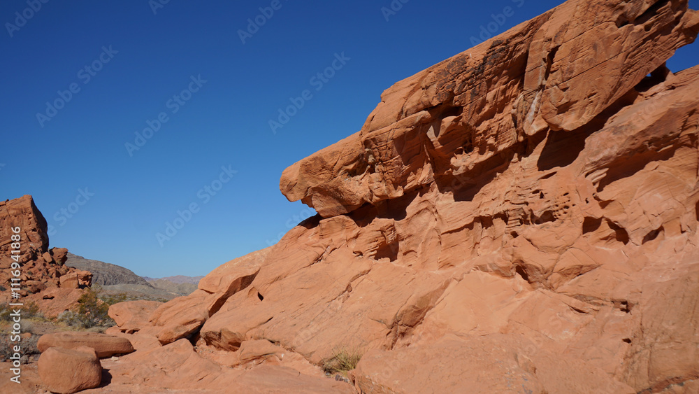 Fototapeta premium Amazing red rock formation on Red Stone trailhead in Lake Mead Nevada