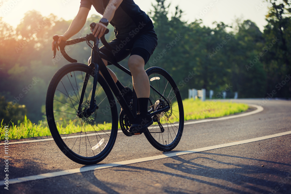 Obraz premium Cyclist riding bike at summer park
