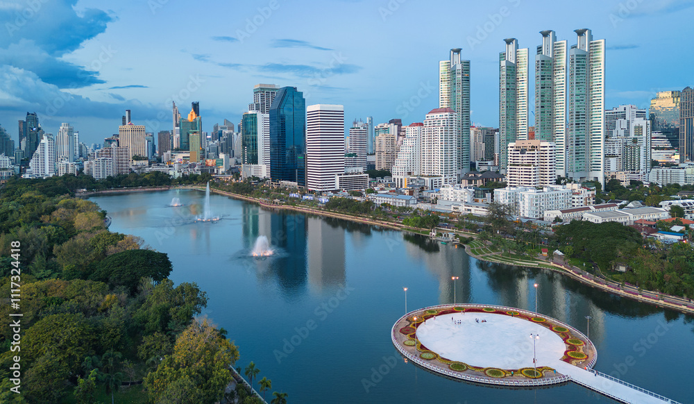 Obraz premium Aerial view from Benchakitti Park towards Asok in Bangkok, Thailand.