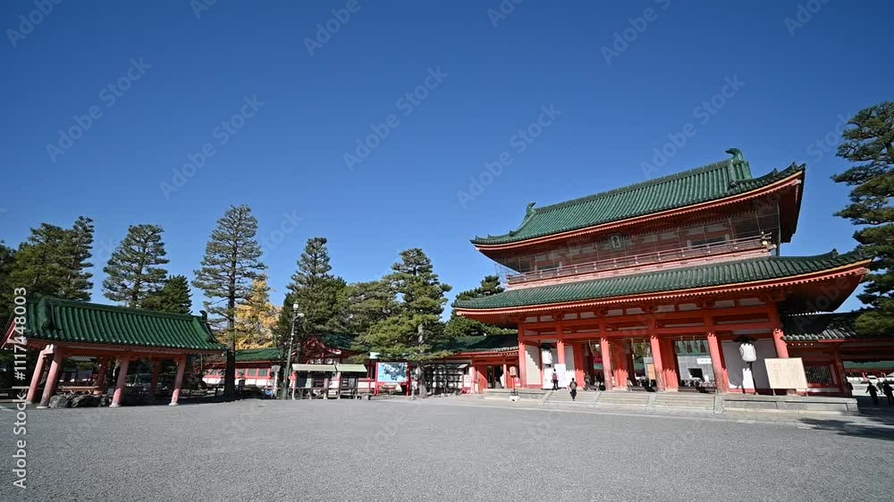 平安神宮の応天門と青空 京都府京都市