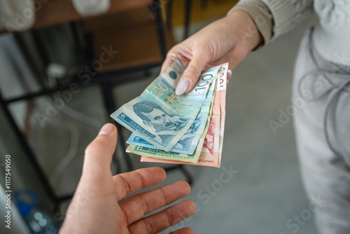 Foto Hand exchanging various denominations money serbian dinar banknotes