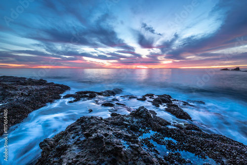 Obraz na płótnie Sunset over Crescent Bay Beach in Laguna Beach w salonie