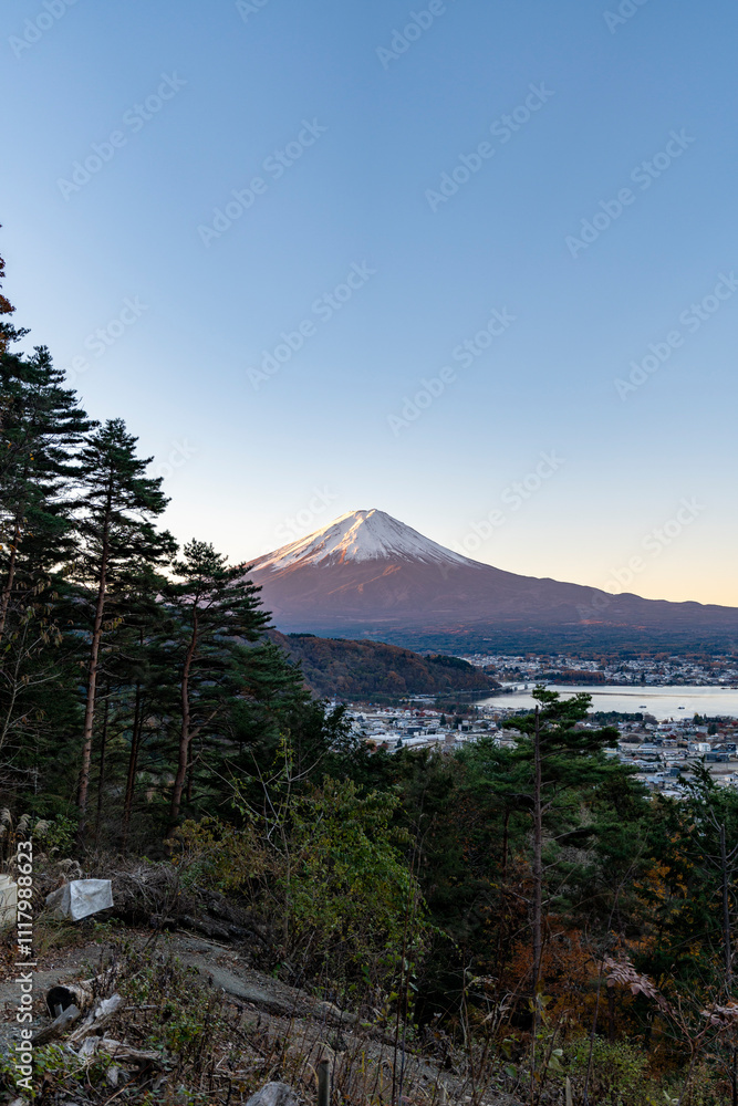Fototapeta premium 朝焼けの富士山