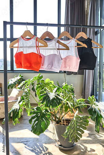 Obraz na płótnie Stylish Sports Bras with Mesh Detail w salonie