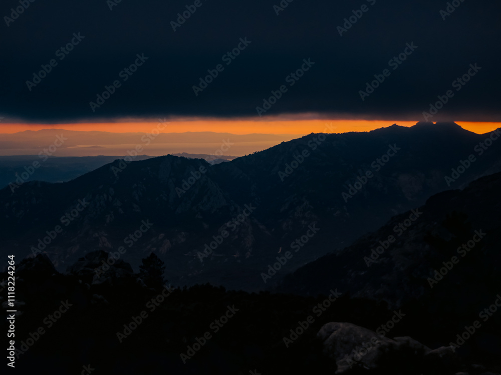 Obraz premium Corse - Lac de l'Ospedale - Coucher de soleil - Brume