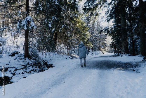 Obraz na płótnie Szlak turystyczny w górach zimą. Tatry w Polsce. w salonie