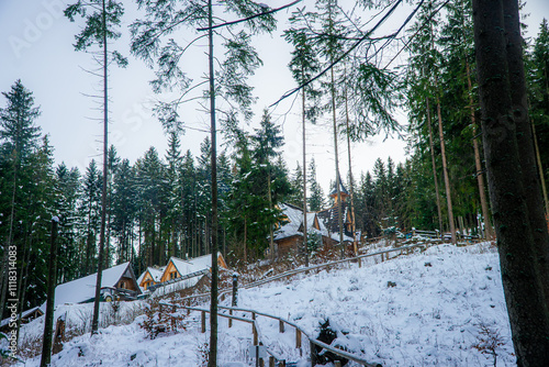 Drewniany kościół w górach zimą, Tatry w Polsce