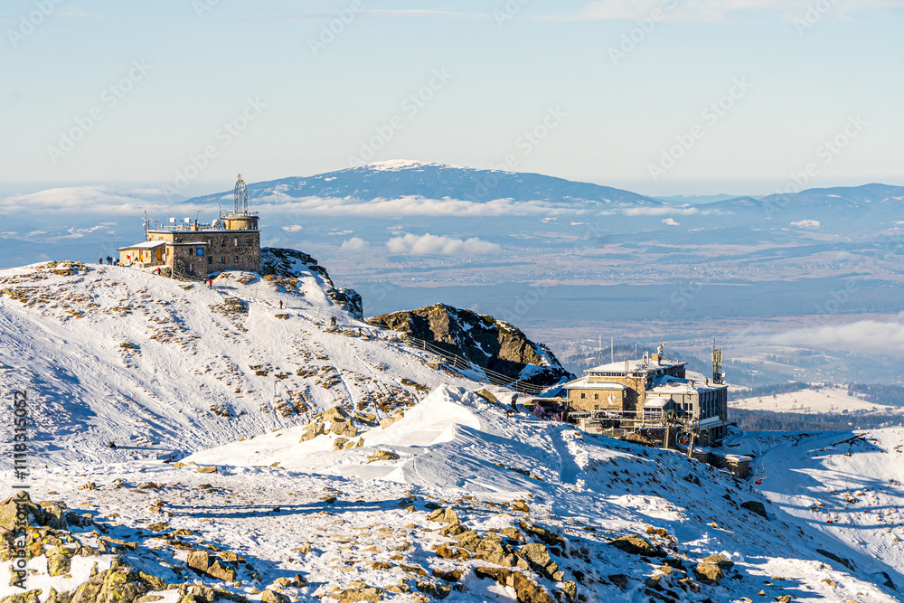 Kasprowy Wierch, góry Tatry w Polsce zimą. Popularny szczyt w Tatrach Zachodnich na który można wyjechać kolejką górską.