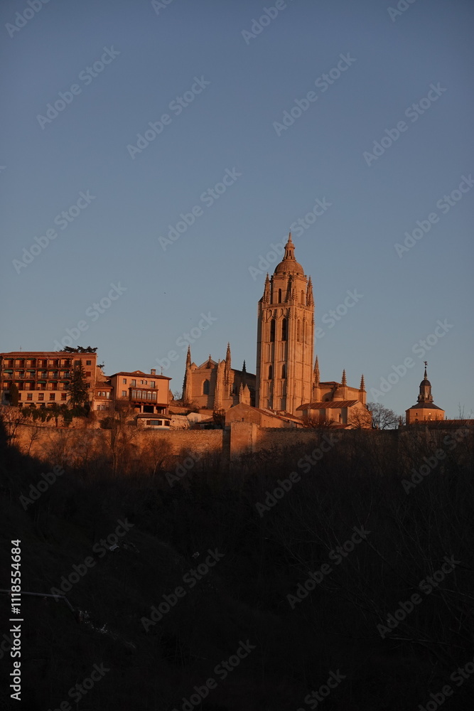 Fototapeta premium Catedral de Segovia in the sunset