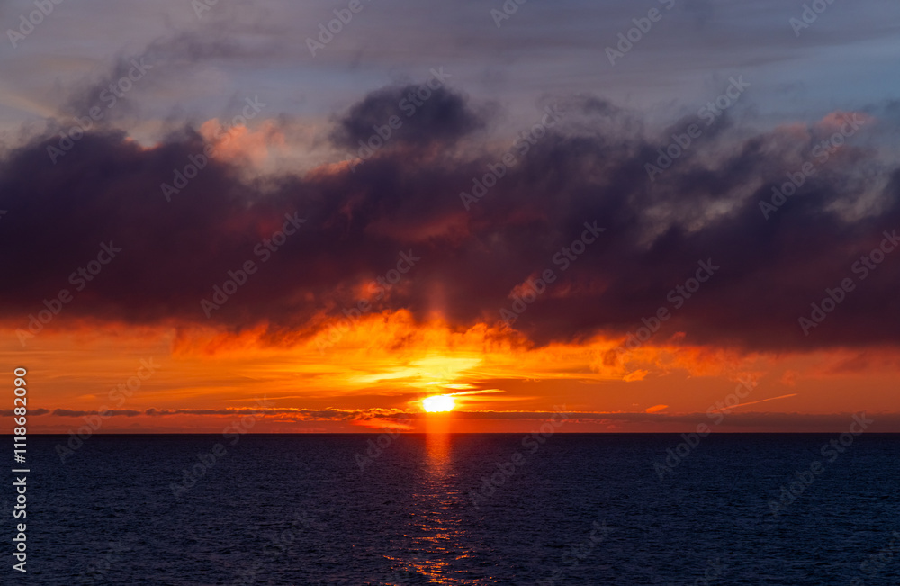 Stunning Sunrise Over Ocean Horizon in Victoria, Vancouver Island, Canada Stunning Sunrise Over Ocean Horizon in Victoria, Vancouver Island, Canada