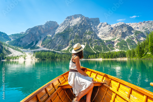 Tableau sur toile Tourist enjoying breathtaking view of lake braies in dolomites, italy