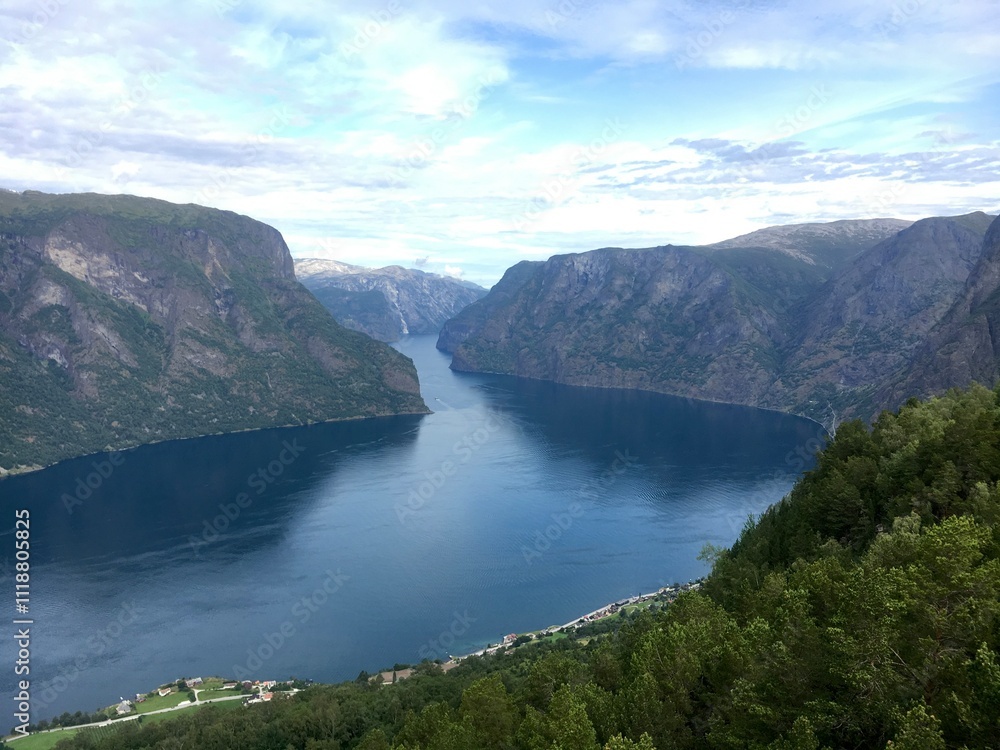 Obraz premium Scenic Overlook of Norway Aurlandsfjord with Majestic Mountains and Serene Waters