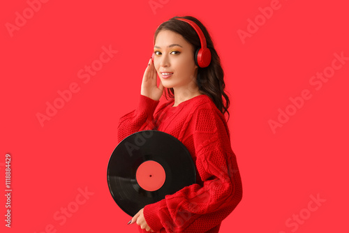 Beautiful young Asian woman...