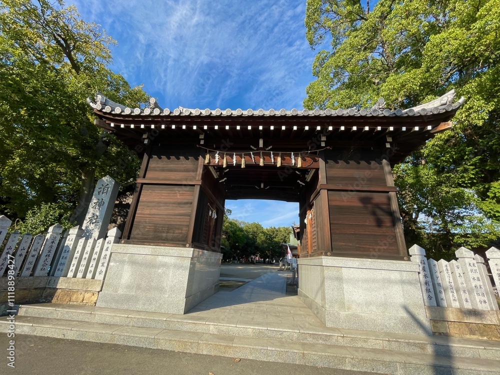 兵庫県加古川市にある泊神社の山門
兵庫県加古川市にある泊神社の山門