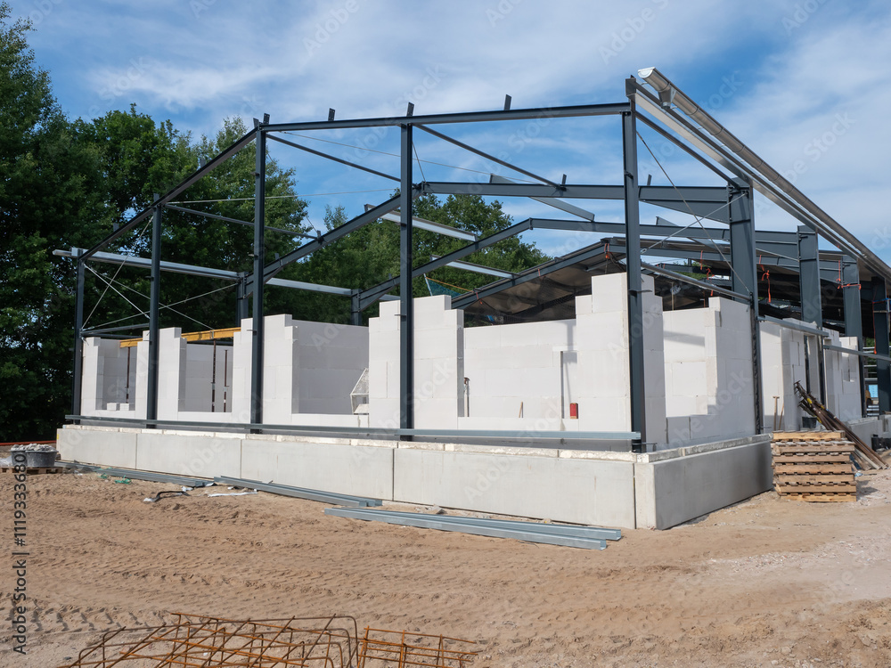 Bau einer Gewerbehalle - Tragkonstruktion und Fassade Bau einer Gewerbehalle - Tragkonstruktion und Fassade