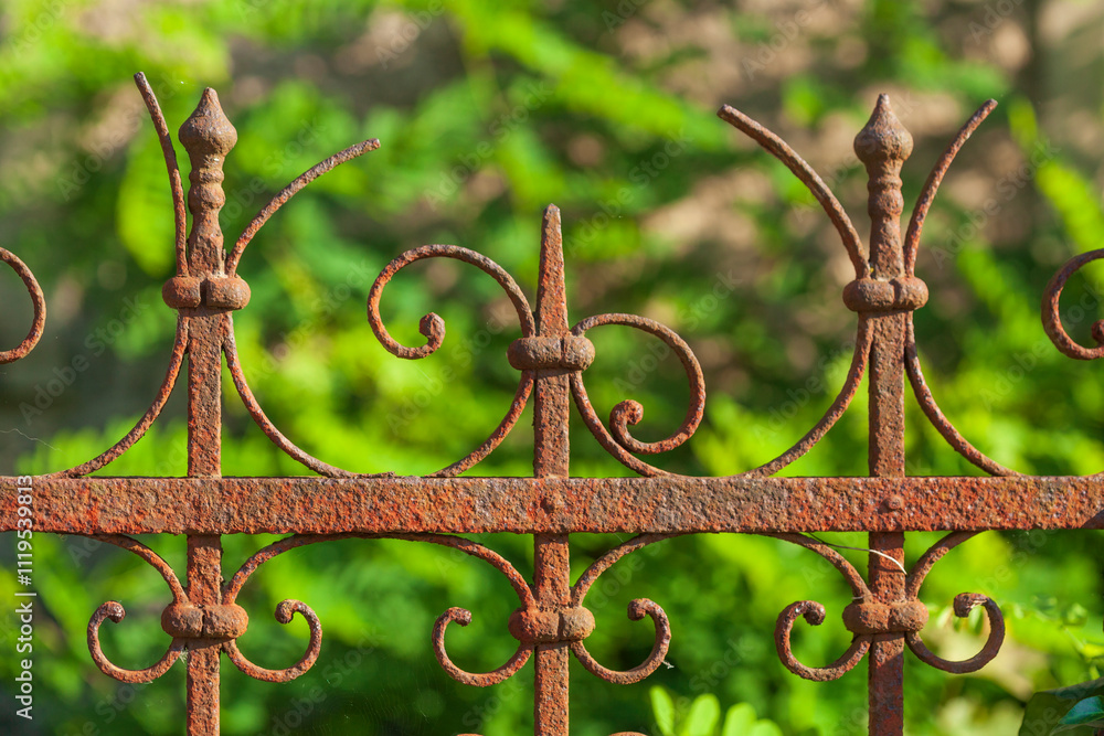 Alter verzierter Gartenzaun aus Gußeisen, Deutschland Alter verzierter Gartenzaun aus Gußeisen, Deutschland