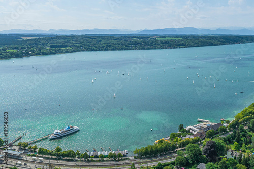 Ausblick auf Starnberg am Starnberger See an einem sonnigen Sommertag photo