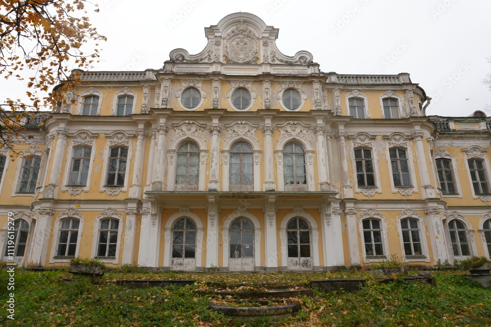 Fototapeta premium Russia, Saint Petersburg - 10.23.2024 Znamenskaya Manor (Znamenka)