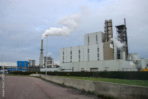 smoke from chimney of Olenex factory if edible oils in Rotterdam