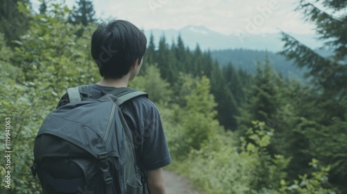 Wallpaper Mural 春の自然探検：日本のティーンエイジャーが美しい山でのハイキングアドベンチャーを楽しむ Torontodigital.ca