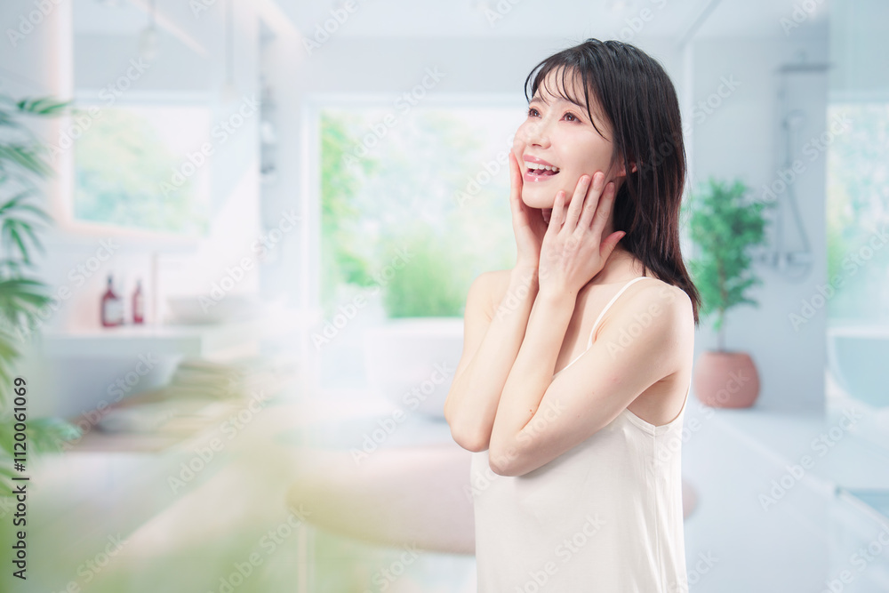 家でスキンケアをする若い女性 家でスキンケアをする若い女性