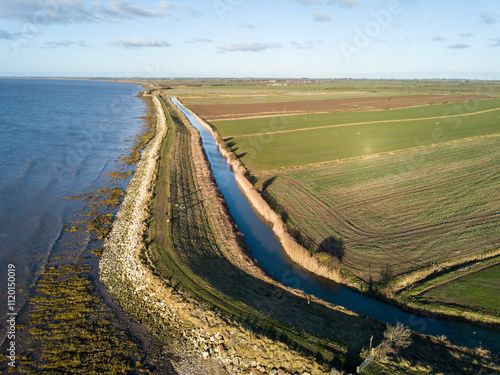 Foto Arial view of dyke along Humber estuary