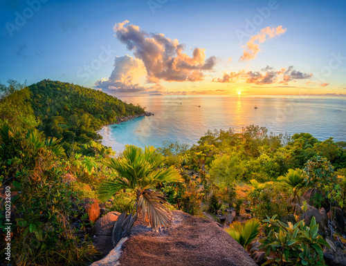 Obraz na płótnie sunset at tropical beach anse georgette on praslin on the seychelles w salonie