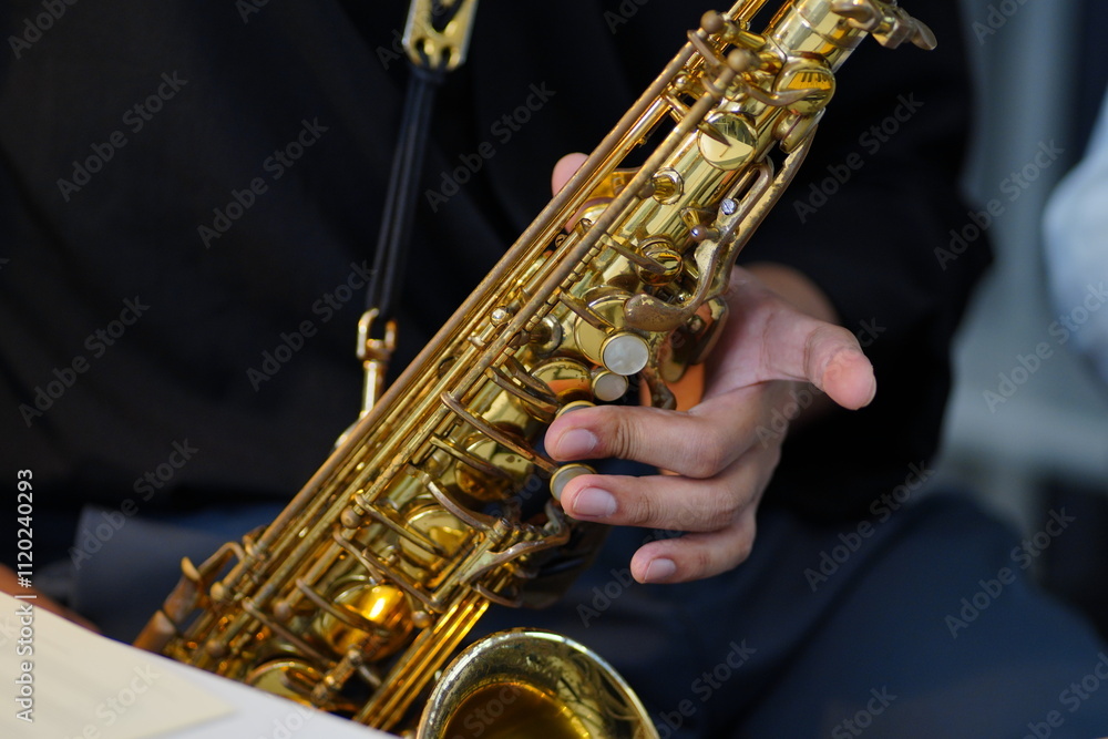 Obraz premium Working Asians are learning international musical skills at home