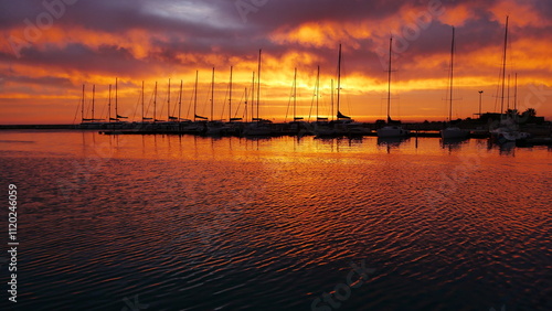 Cuadro en lienzo couché de soleil sur le port de La Grande Motte