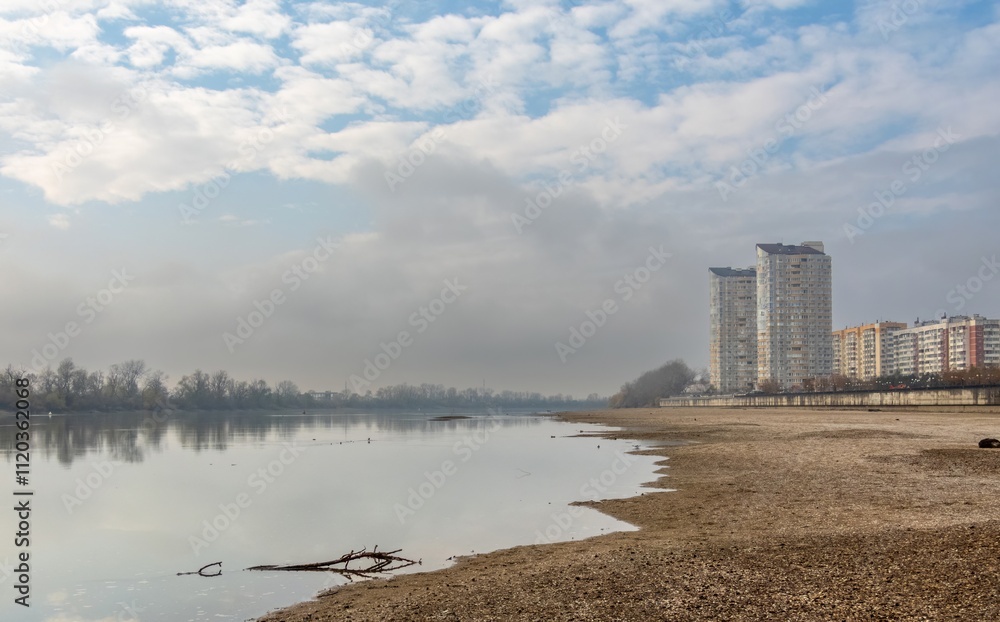 Φωτογραφία the bank of the shallow Kuban River near the city of Krasnodar (South of Russia)