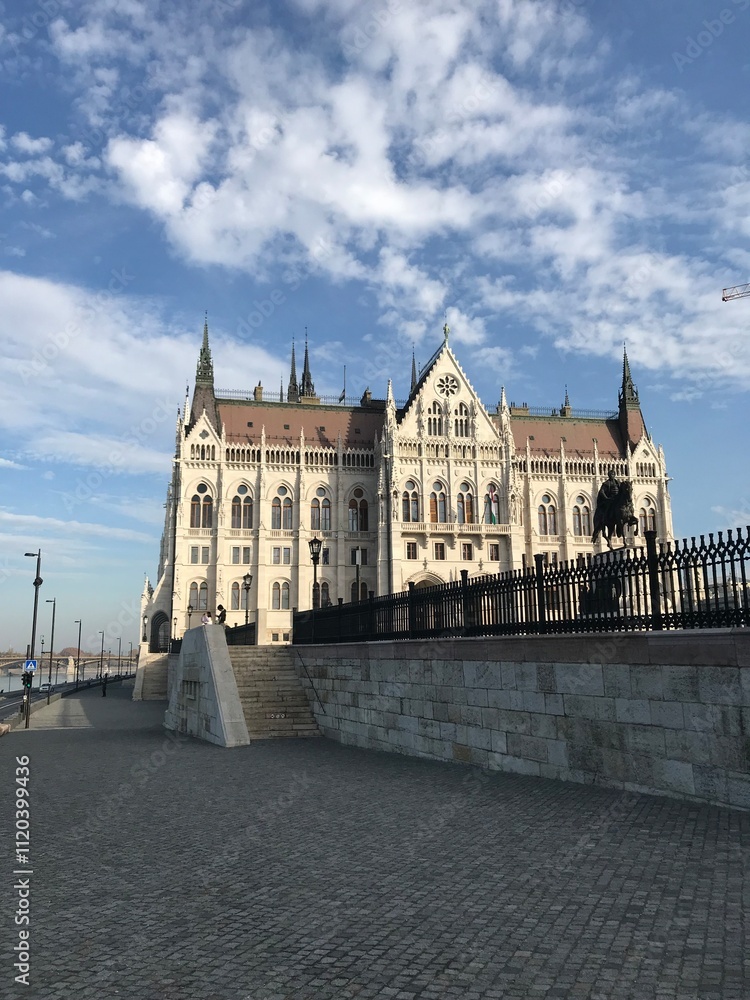 Fototapeta premium Hungarian Parliament Building in Budapest
