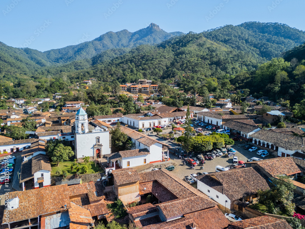 Obraz premium San Sebastian del Oeste, Mexico. Typical Mexican Church and Plaza with Traditional Houses