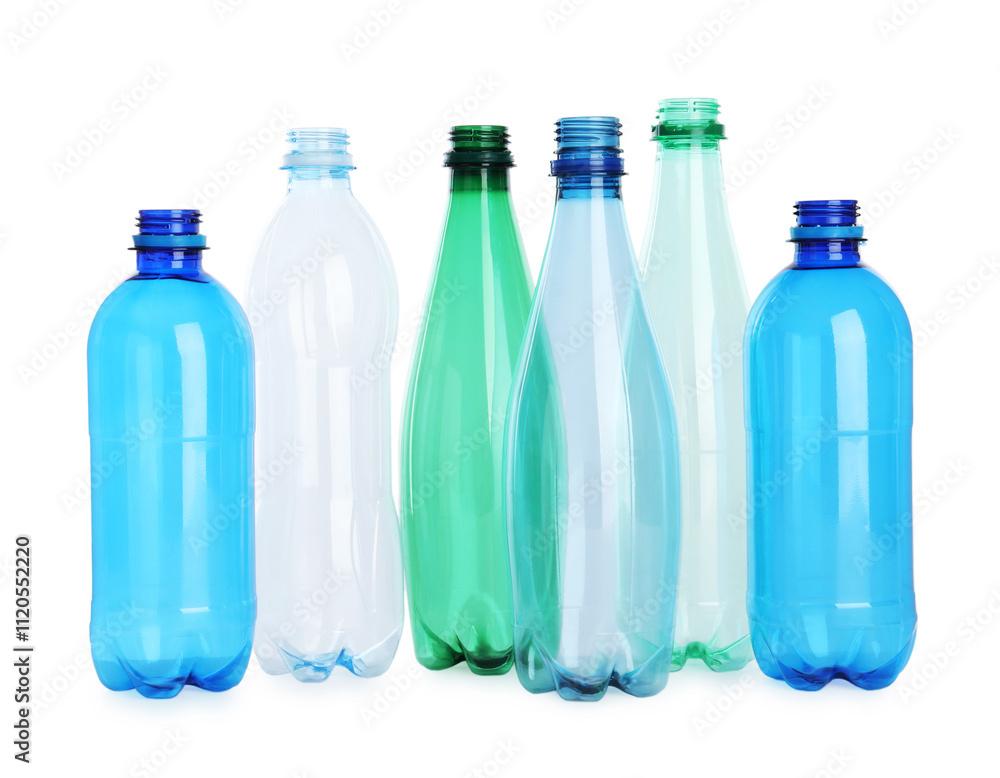 Naklejka premium Many empty plastic bottles isolated on white