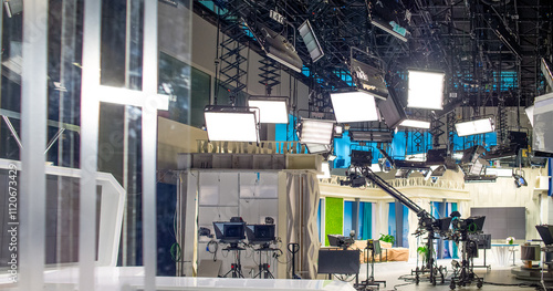 Foto abstract background with interior of TV studio with filming and lighting equipme