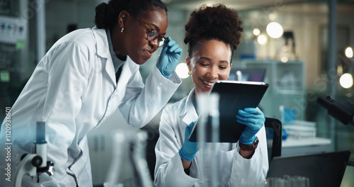 Canvastavla Science, women and happy with tablet for news, advice and research breakthrough at night
