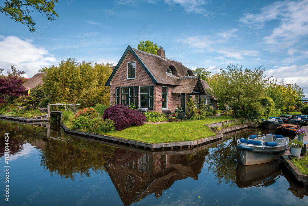 Fototapeta premium Thatched roof homes by the canals in the famous Giethoorn village in the Netherlands.