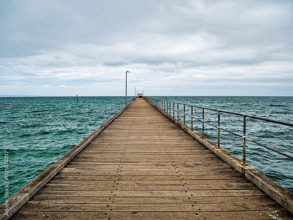 Fototapeta premium Symmetrical View Up Pier Gloomy Day
