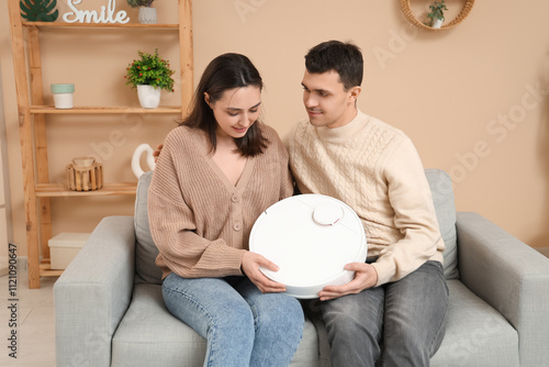 Young couple with modern ro...