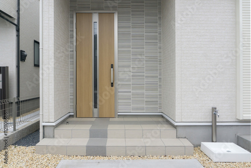 玄関　一戸建て住宅　入り口