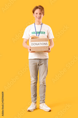 Young male volunteer with d...