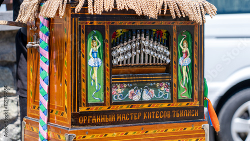 Fotografie A barrel organ at georgia