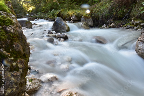 Gebirgsbach in Langzeitbelichtung