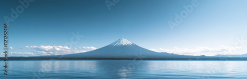 富士山と湖の静かな朝の風景が広がる美しい眺め