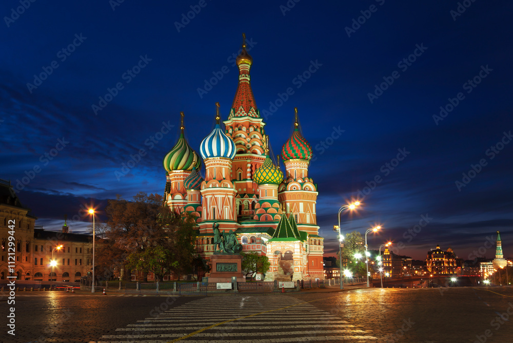 Fototapeta premium St. Basil's Cathedral on Red Square illuminated at night. Moscow, Russia