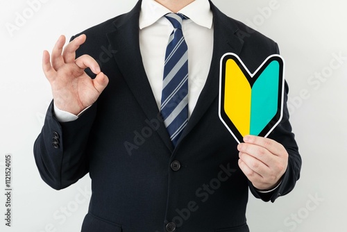 スーツ姿のビジネスマンポーズ 未経験OK