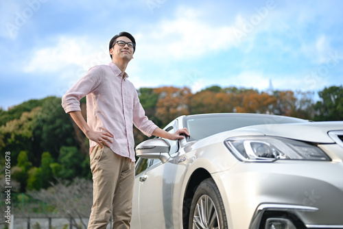 マイカー　男性　車 photo