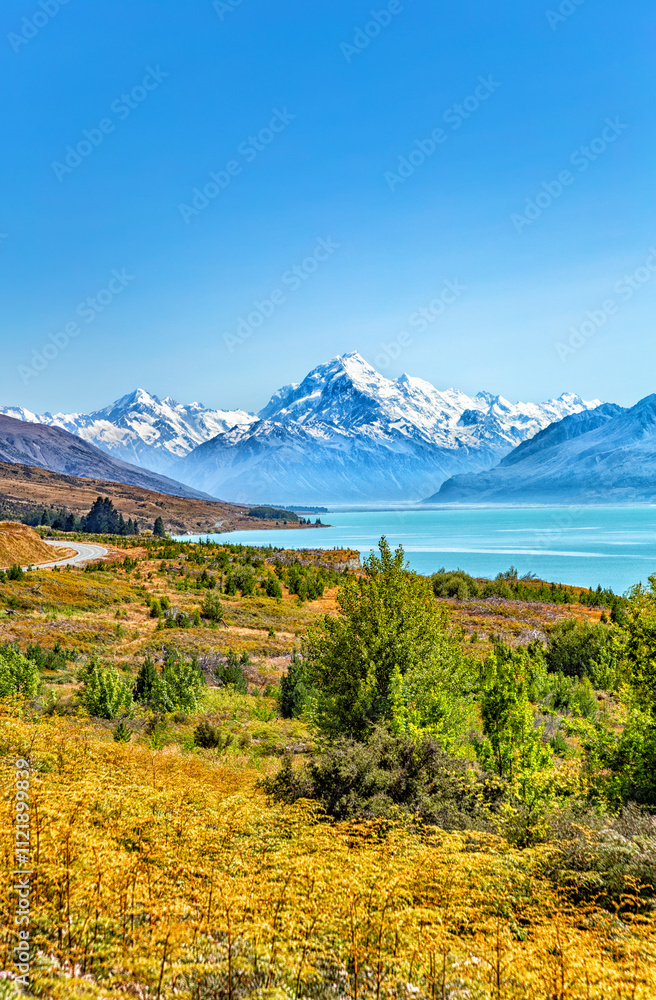 Fototapeta premium Mount Cook with Lake Pukaki, Canterbury, South Island, New Zealand, Oceania.
