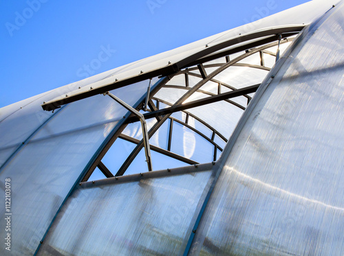 Valokuva Open window for ventilation in a polycarbonate greenhouse