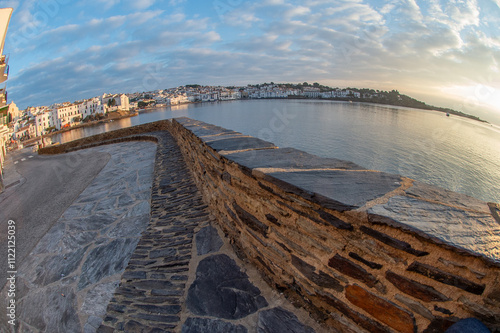 Wallpaper Mural petites rues dans le village de Cadaques en Espagne Torontodigital.ca