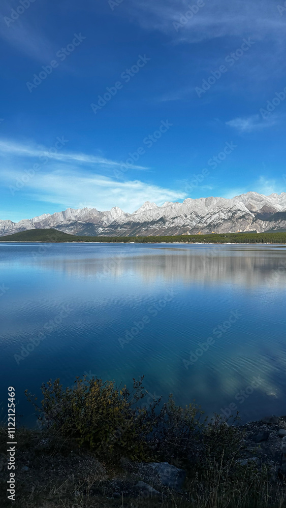 Naklejka premium lake and mountains